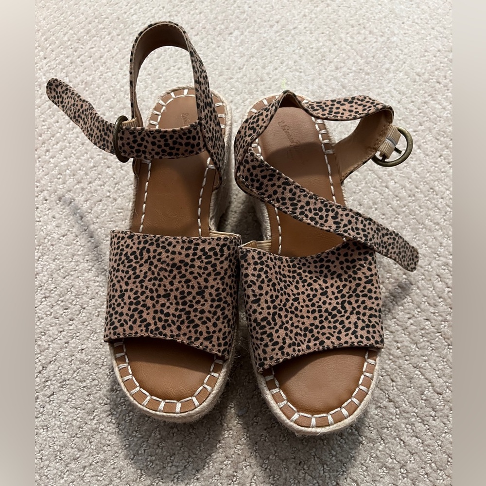 Summer wedge